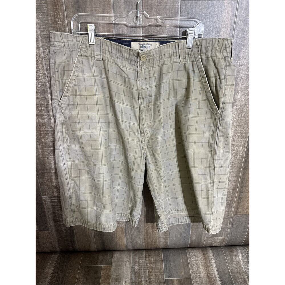 Wrangler Men's All Cotton Tan Plaid Loose Fit Lower Waist Shorts‎ W38